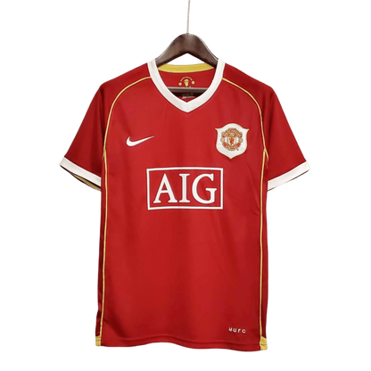 https://cdn.shopify.com/s/files/1/0826/7228/8075/files/20062007-manchester-united-aig-home-retro-kit-short-sleeves-classickits433-776540.webp?v=1741197750