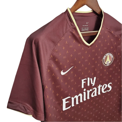 https://cdn.shopify.com/s/files/1/0826/7228/8075/files/20062007-paris-saint-germain-fly-emirates-away-red-retro-jersey-210261.webp?v=1741197865