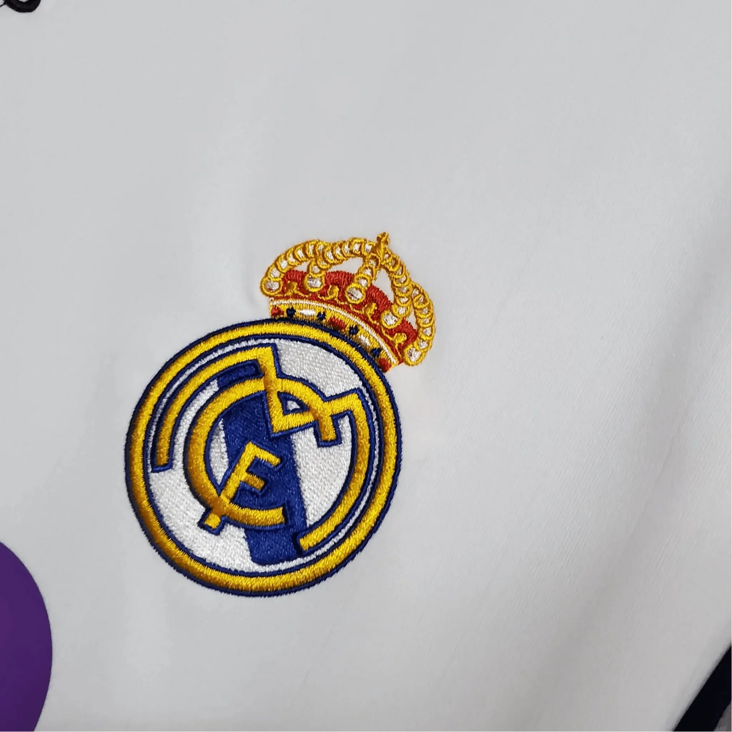https://cdn.shopify.com/s/files/1/0826/7228/8075/files/20062007-real-madrid-benq-siemens-home-retro-kit-497854.webp?v=1741197463