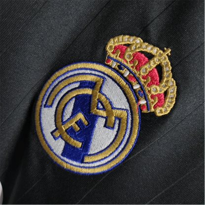 https://cdn.shopify.com/s/files/1/0826/7228/8075/files/20062007-real-madrid-benq-siemens-two-guest-retro-kit-long-sleeves-442006.webp?v=1741197433