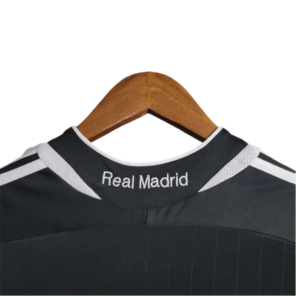 https://cdn.shopify.com/s/files/1/0826/7228/8075/files/20062007-real-madrid-benq-siemens-two-guest-retro-kit-long-sleeves-544062.webp?v=1741197432