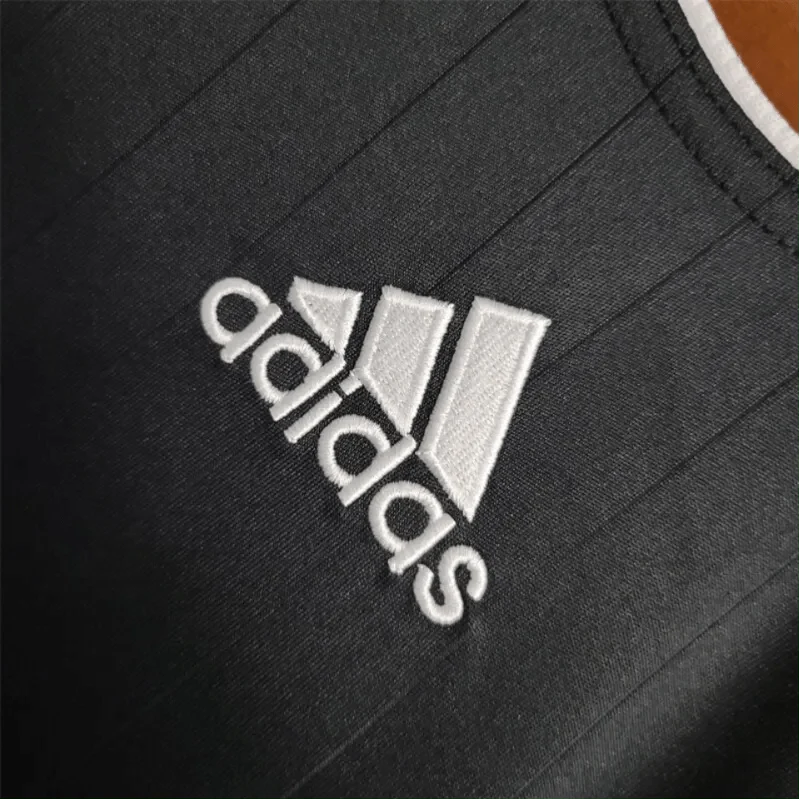 https://cdn.shopify.com/s/files/1/0826/7228/8075/files/20062007-real-madrid-benq-siemens-two-guest-retro-kit-long-sleeves-747784.webp?v=1741197434