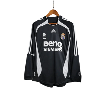 https://cdn.shopify.com/s/files/1/0826/7228/8075/files/20062007-real-madrid-benq-siemens-two-guest-retro-kit-long-sleeves-768910.webp?v=1741197432