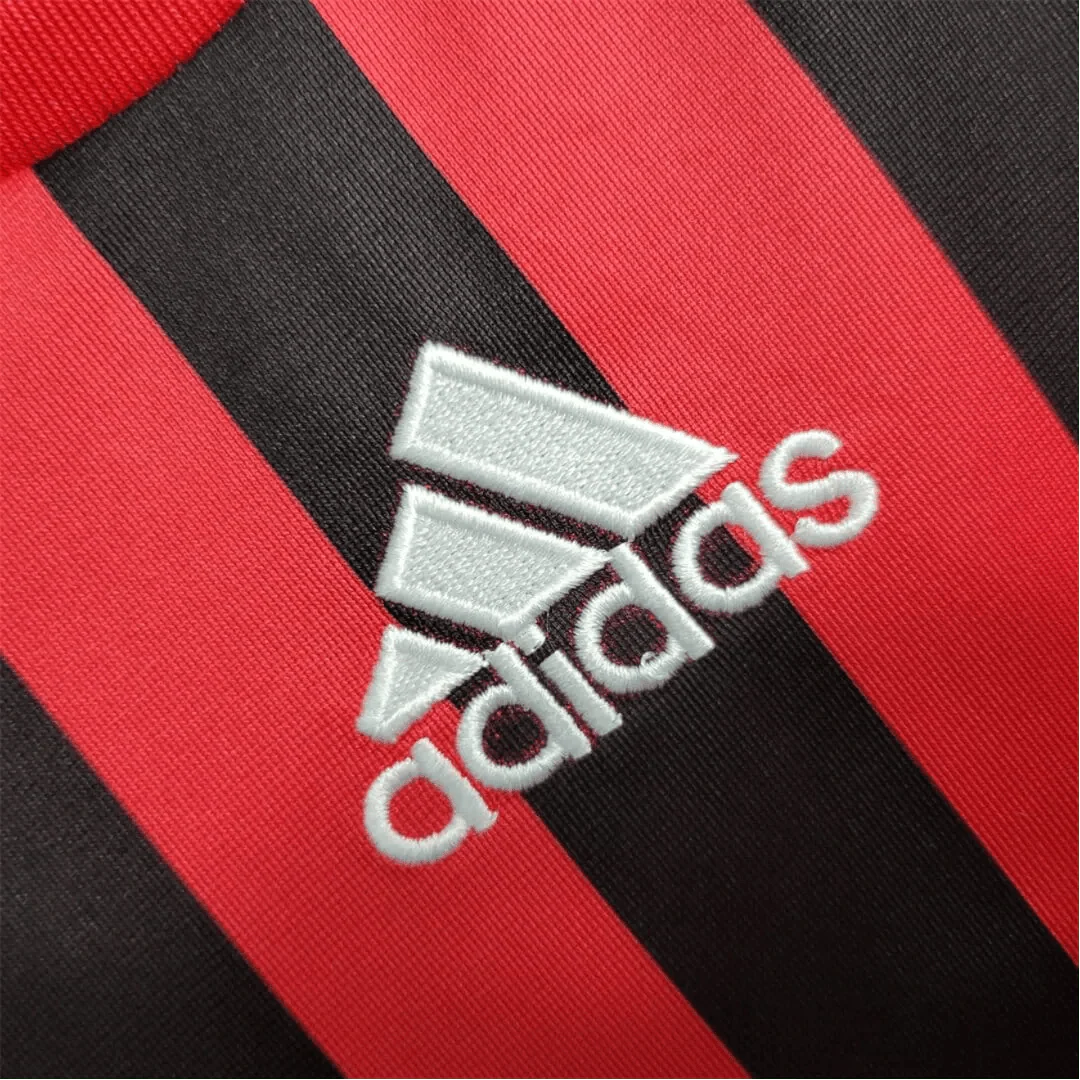 https://cdn.shopify.com/s/files/1/0826/7228/8075/files/20072008-ac-milan-bwin-home-retro-kit-870705.webp?v=1741197278