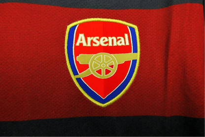 https://cdn.shopify.com/s/files/1/0826/7228/8075/files/20072008-arsenal-fly-emirates-third-retro-kit-classickits433-431162.webp?v=1741198361