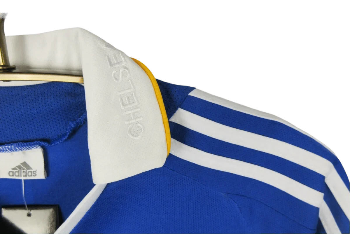 https://cdn.shopify.com/s/files/1/0826/7228/8075/files/20072008-chelsea-samsung-home-retro-kit-classickits433-937861.webp?v=1741198251