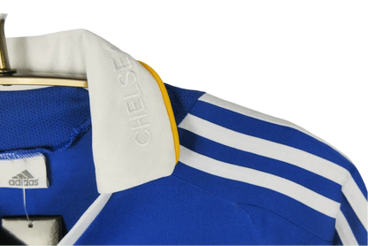 https://cdn.shopify.com/s/files/1/0826/7228/8075/files/20072008-chelsea-samsung-home-retro-kit-classickits433-937861.webp?v=1741198251