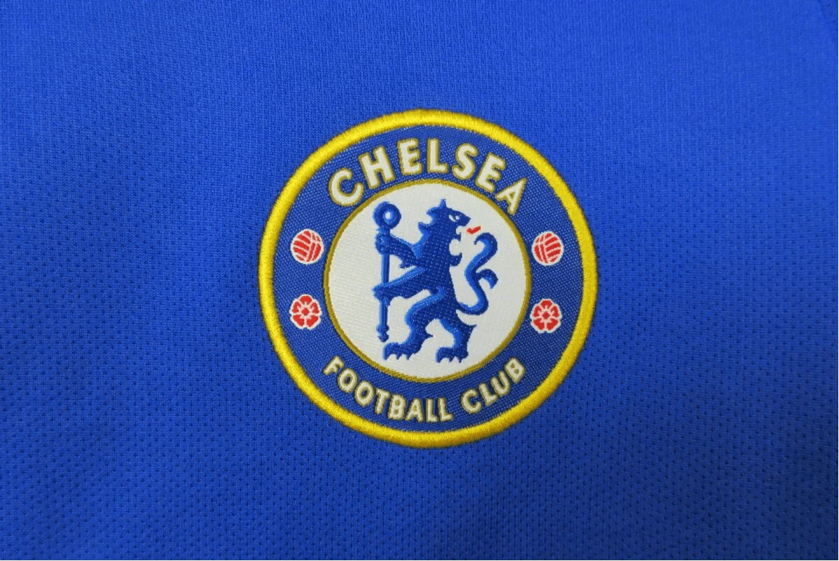 https://cdn.shopify.com/s/files/1/0826/7228/8075/files/20072008-chelsea-samsung-home-retro-kit-classickits433-987973.webp?v=1741198249