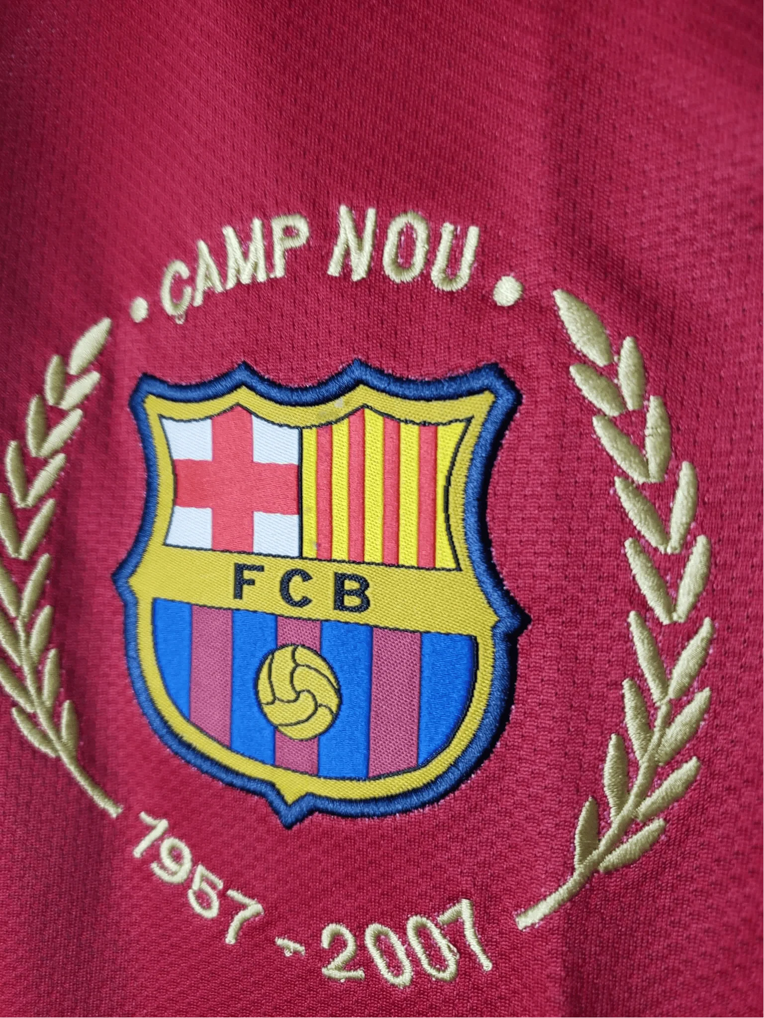 https://cdn.shopify.com/s/files/1/0826/7228/8075/files/20072008-fc-barcelona-unicef-home-retro-kit-long-sleeves-classickits433-421200.webp?v=1741197563
