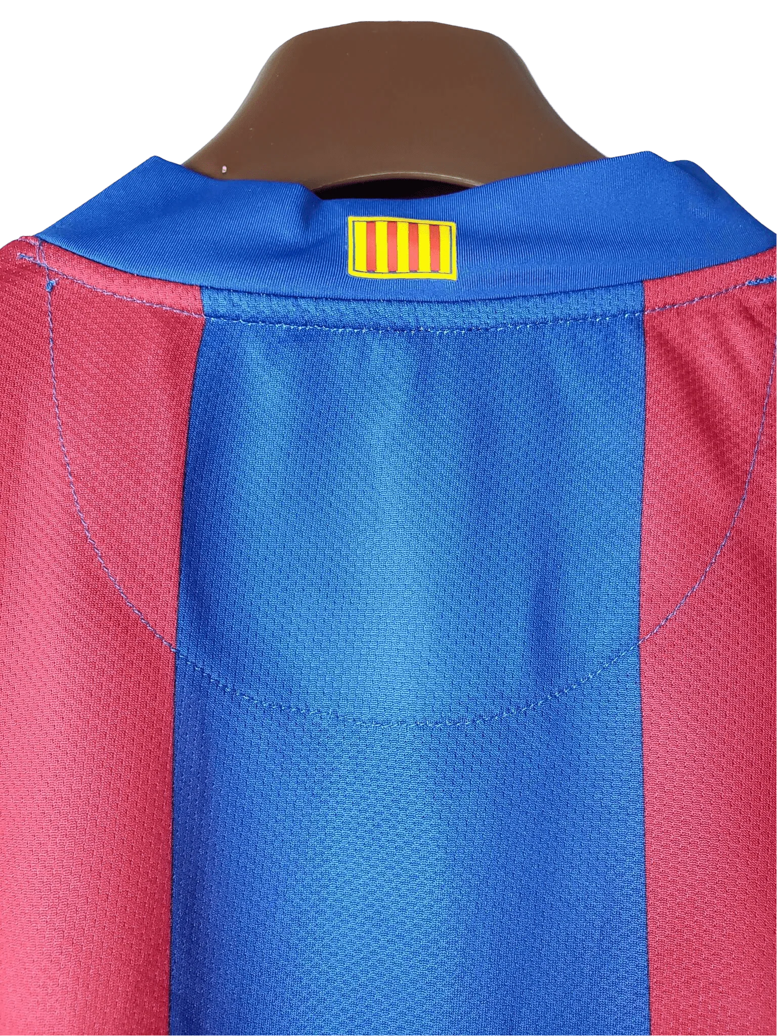 https://cdn.shopify.com/s/files/1/0826/7228/8075/files/20072008-fc-barcelona-unicef-home-retro-kit-long-sleeves-classickits433-528085.webp?v=1741197565