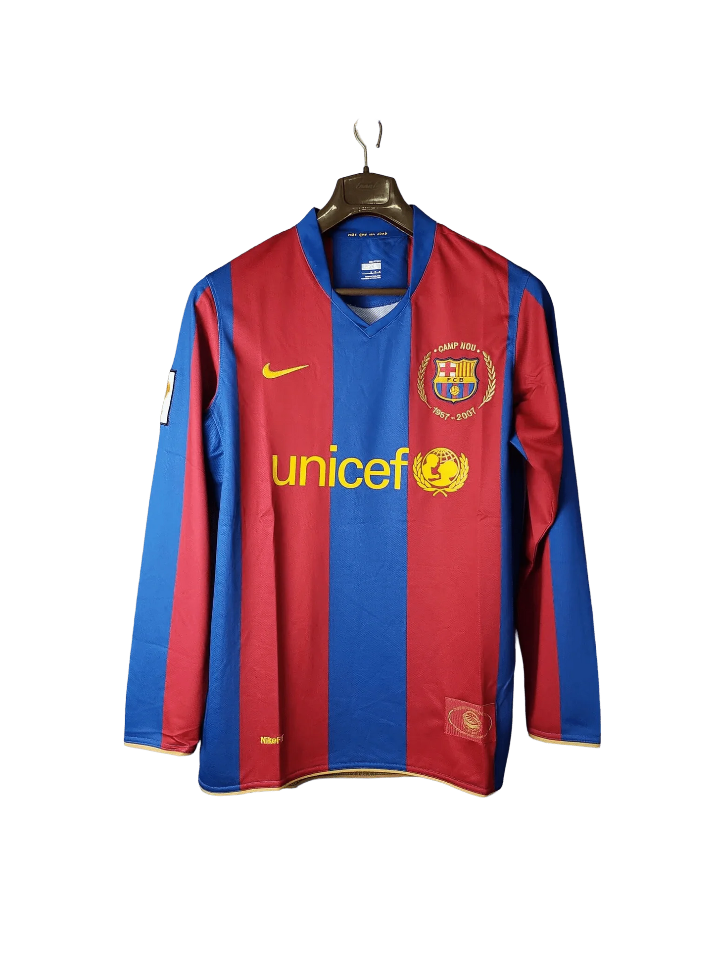 https://cdn.shopify.com/s/files/1/0826/7228/8075/files/20072008-fc-barcelona-unicef-home-retro-kit-long-sleeves-classickits433-876932.webp?v=1741197562