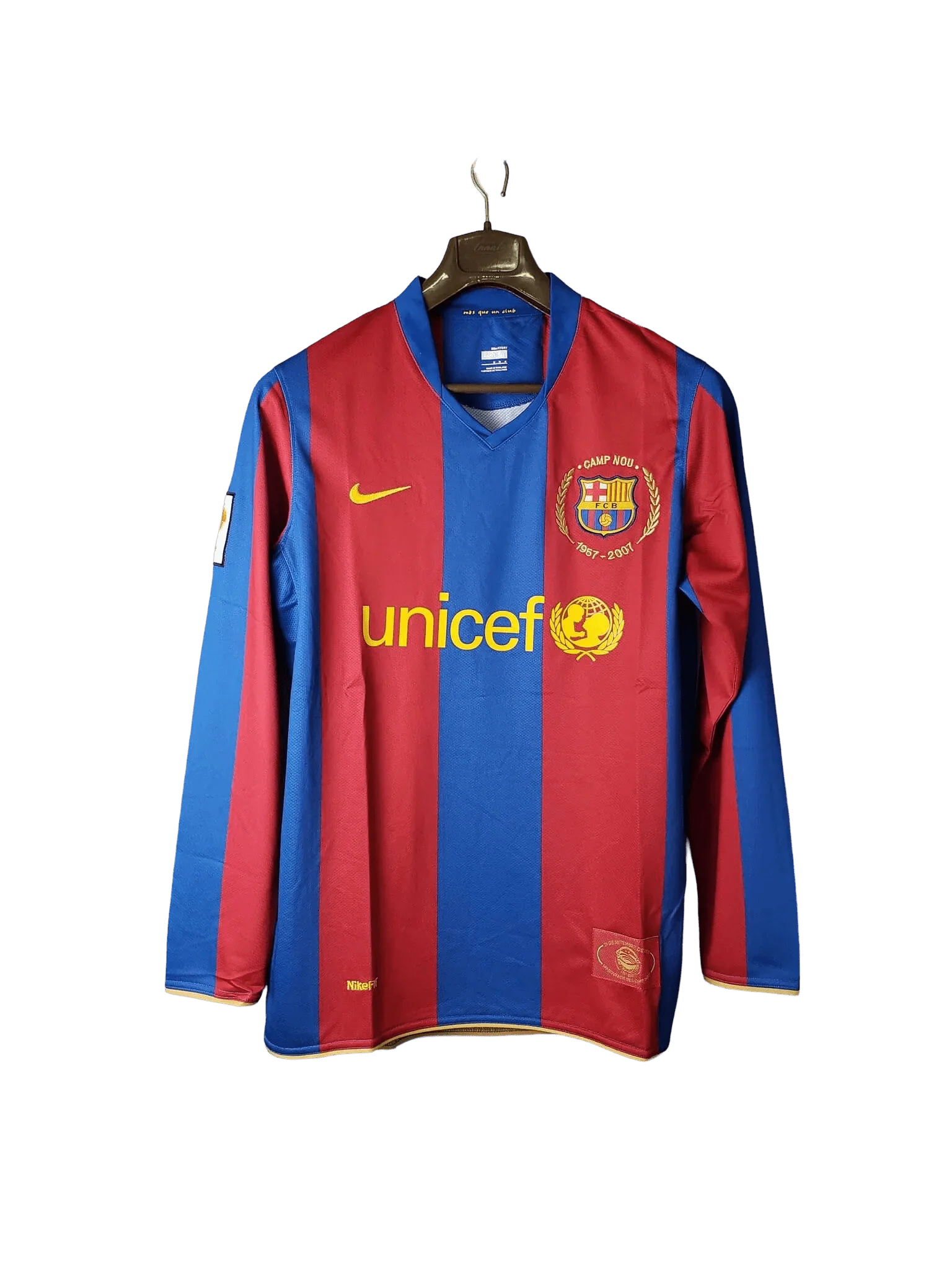 https://cdn.shopify.com/s/files/1/0826/7228/8075/files/20072008-fc-barcelona-unicef-home-retro-kit-long-sleeves-classickits433-876932.webp?v=1741197562