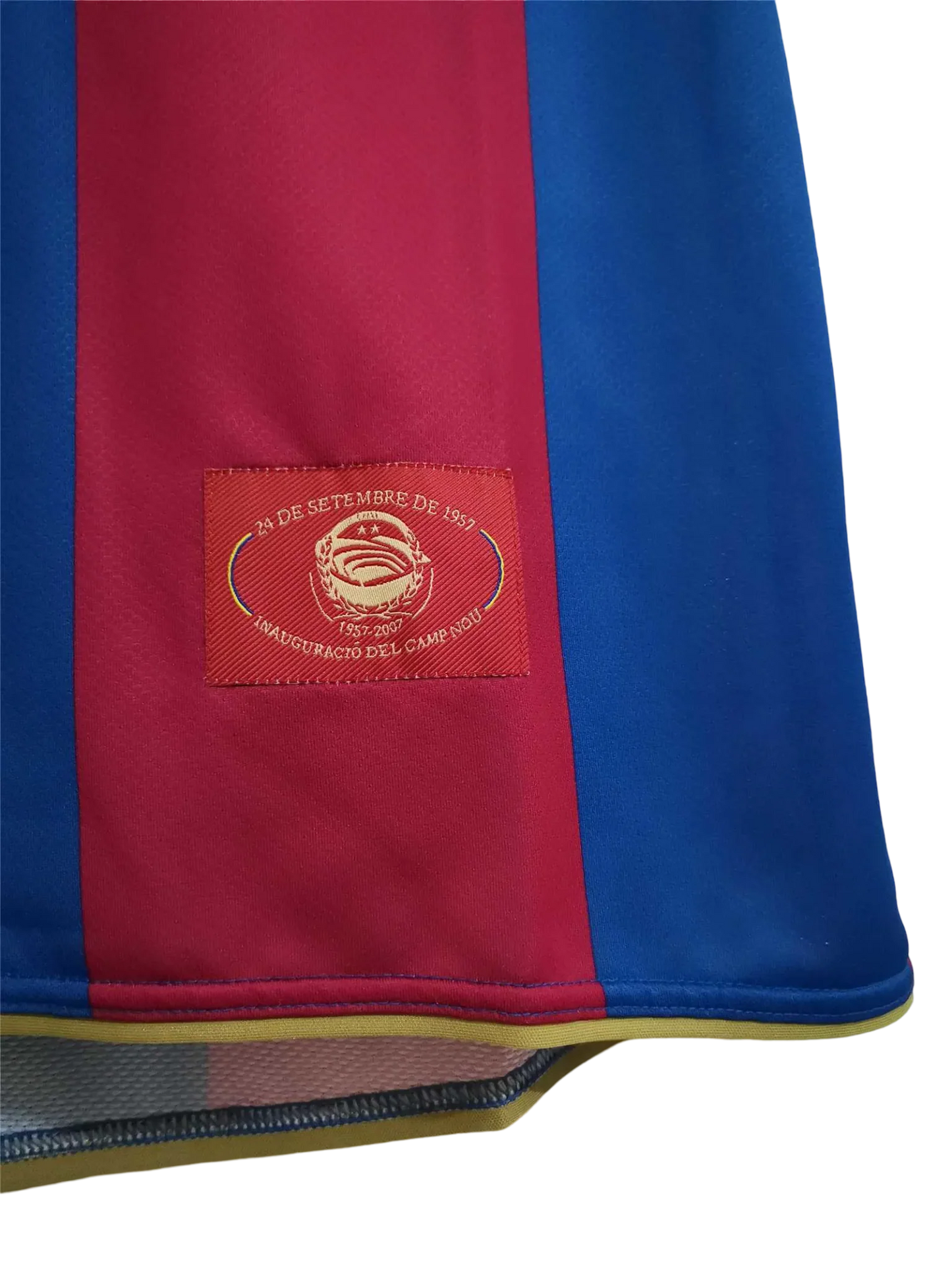 https://cdn.shopify.com/s/files/1/0826/7228/8075/files/20072008-fc-barcelona-unicef-home-retro-kit-short-sleeves-classickits433-592384.webp?v=1741197558