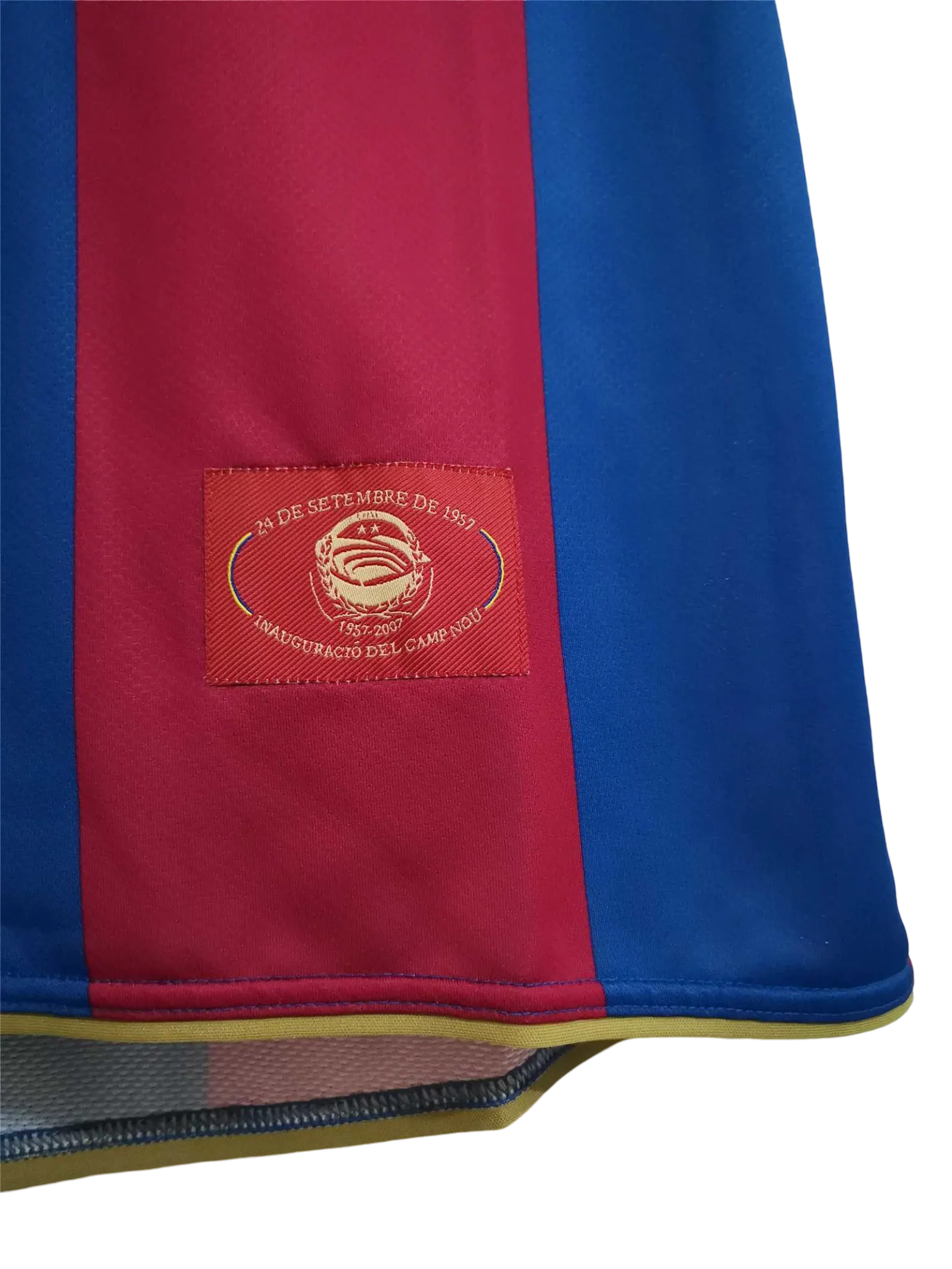 https://cdn.shopify.com/s/files/1/0826/7228/8075/files/20072008-fc-barcelona-unicef-home-retro-kit-short-sleeves-classickits433-592384.webp?v=1741197558