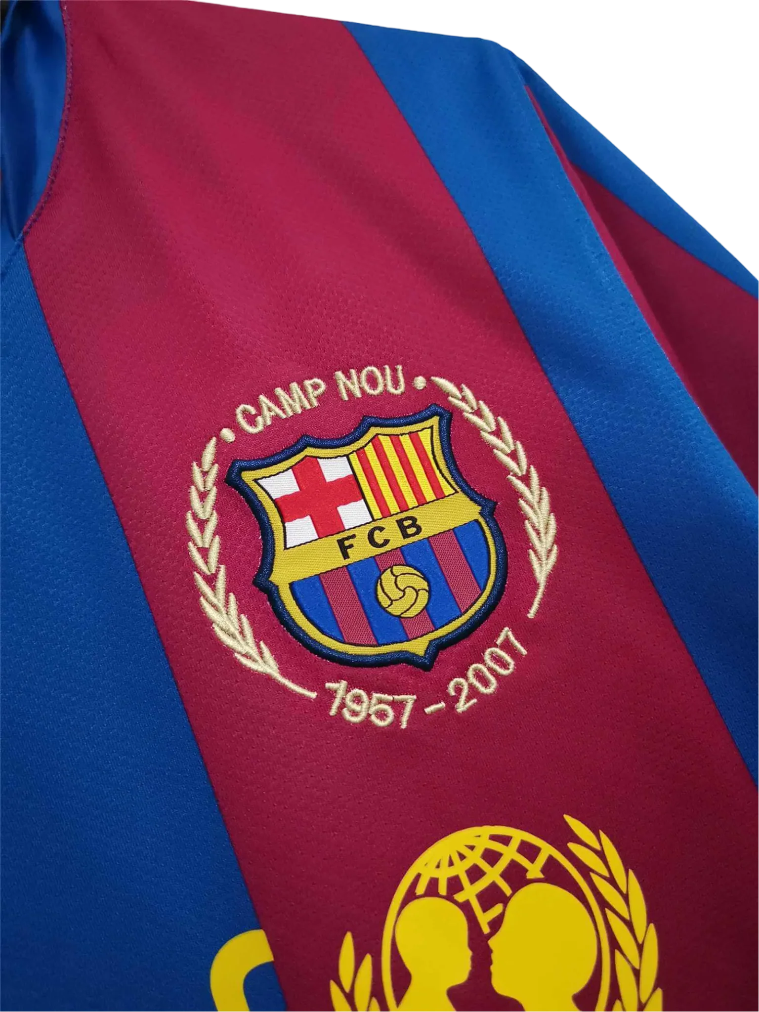 https://cdn.shopify.com/s/files/1/0826/7228/8075/files/20072008-fc-barcelona-unicef-home-retro-kit-short-sleeves-classickits433-759516.webp?v=1741197559