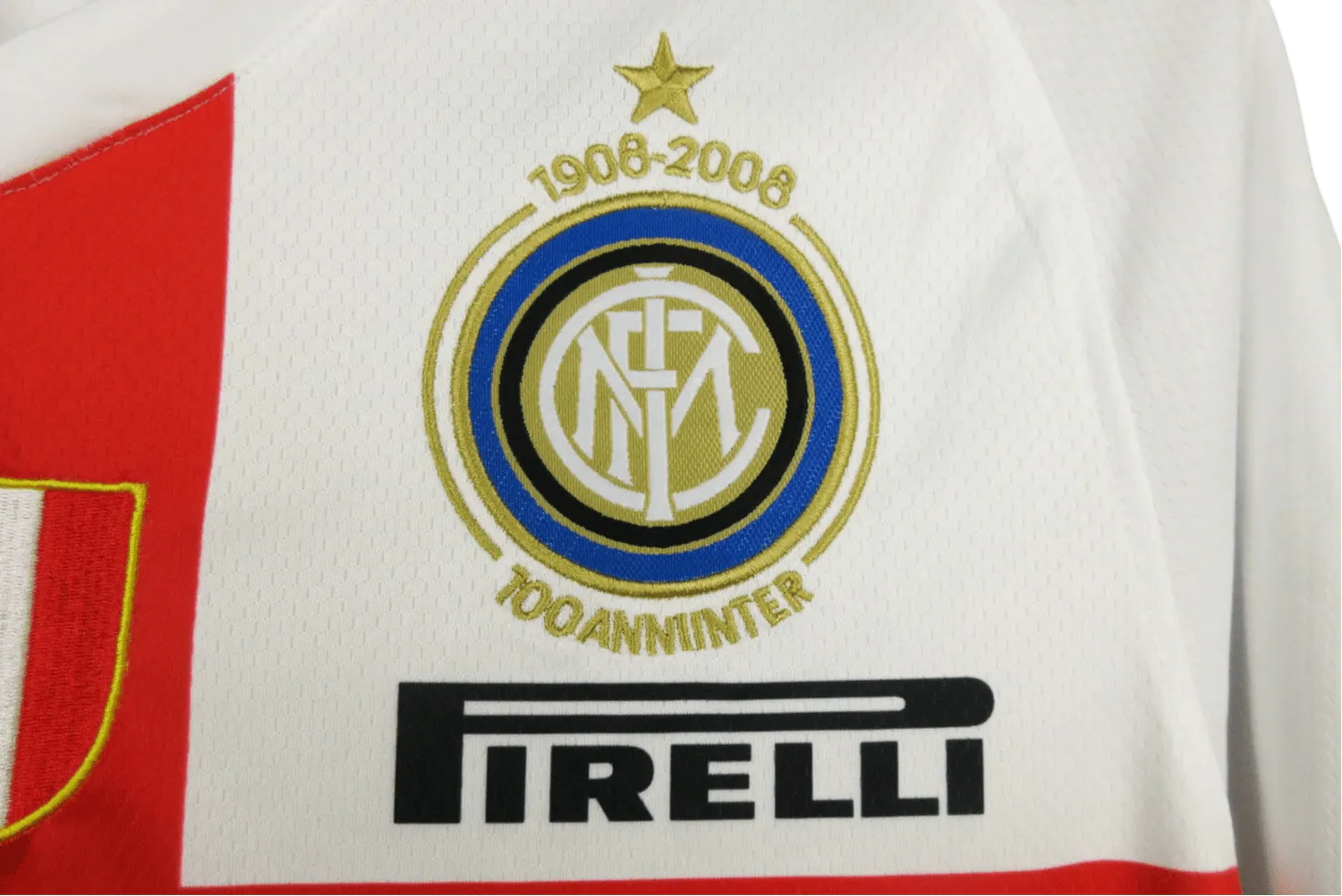 https://cdn.shopify.com/s/files/1/0826/7228/8075/files/20072008-inter-milan-pirelli-away-retro-kit-163708.webp?v=1741197483