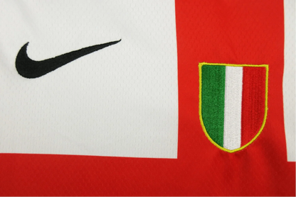 https://cdn.shopify.com/s/files/1/0826/7228/8075/files/20072008-inter-milan-pirelli-away-retro-kit-961986.webp?v=1741197483