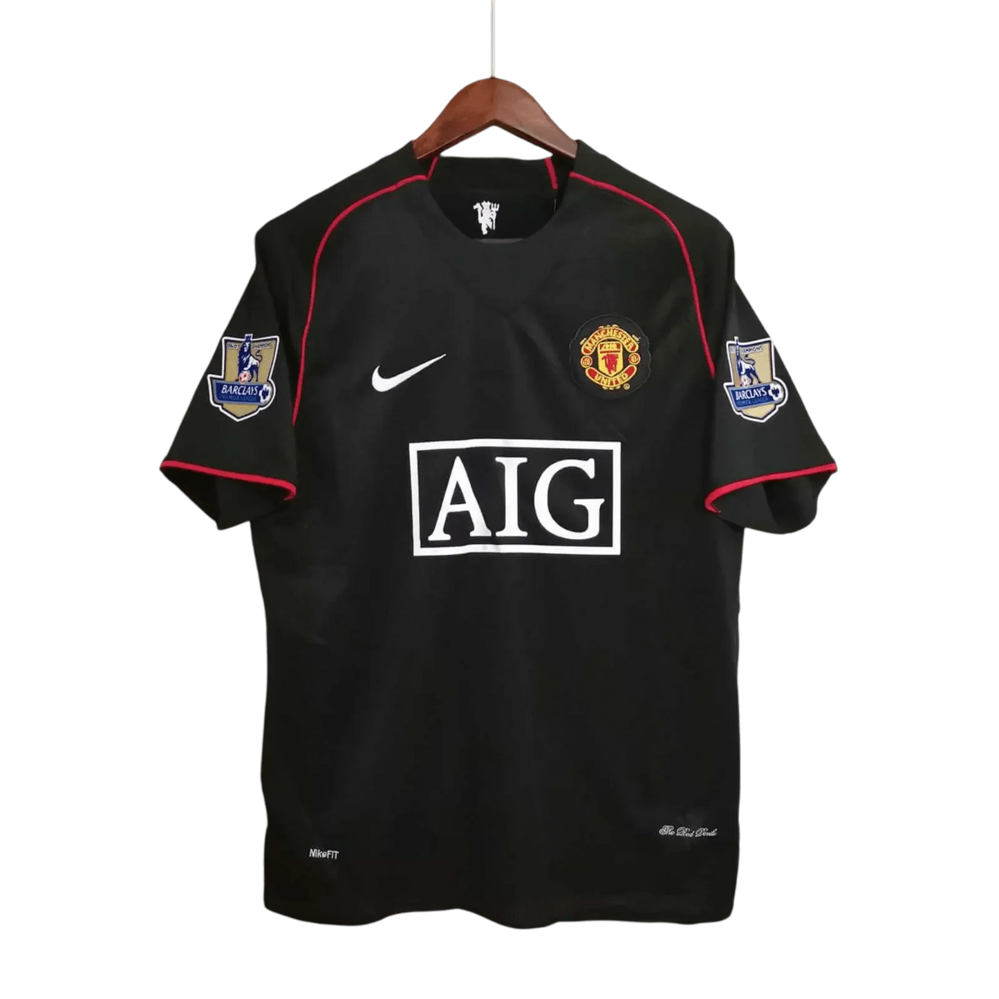 https://cdn.shopify.com/s/files/1/0826/7228/8075/files/20072008-manchester-united-aig-black-away-retro-kit-classickits433-194263.webp?v=1741197742