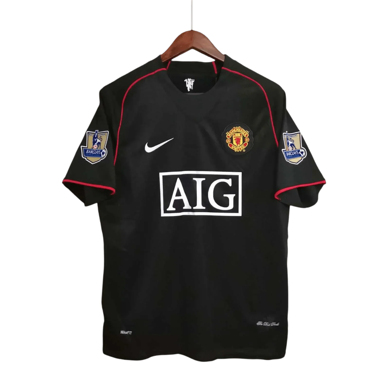https://cdn.shopify.com/s/files/1/0826/7228/8075/files/20072008-manchester-united-aig-black-away-retro-kit-classickits433-194263.webp?v=1741197742
