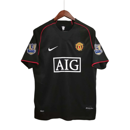 https://cdn.shopify.com/s/files/1/0826/7228/8075/files/20072008-manchester-united-aig-black-away-retro-kit-classickits433-194263.webp?v=1741197742