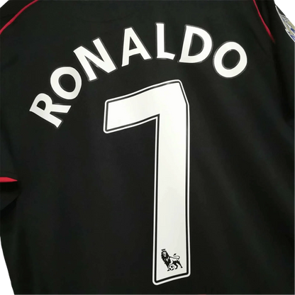 https://cdn.shopify.com/s/files/1/0826/7228/8075/files/20072008-manchester-united-aig-black-away-retro-kit-classickits433-893609.webp?v=1741197743