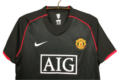 https://cdn.shopify.com/s/files/1/0826/7228/8075/files/20072008-manchester-united-aig-black-away-retro-kit-classickits433-937917.webp?v=1741197742