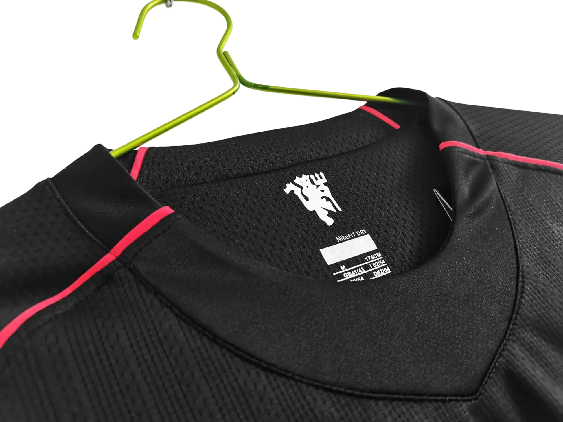 https://cdn.shopify.com/s/files/1/0826/7228/8075/files/20072008-manchester-united-aig-black-away-retro-kit-long-sleeves-classickits433-185114.webp?v=1741197746