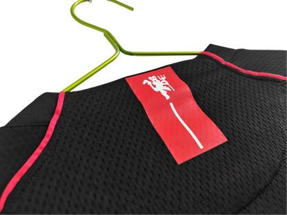 https://cdn.shopify.com/s/files/1/0826/7228/8075/files/20072008-manchester-united-aig-black-away-retro-kit-long-sleeves-classickits433-384209.webp?v=1741197744