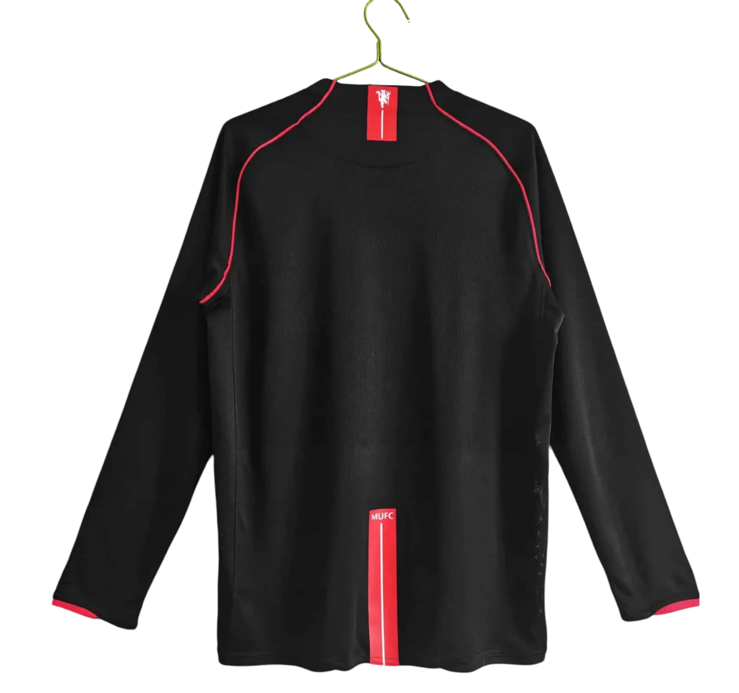 https://cdn.shopify.com/s/files/1/0826/7228/8075/files/20072008-manchester-united-aig-black-away-retro-kit-long-sleeves-classickits433-690666.webp?v=1741197744