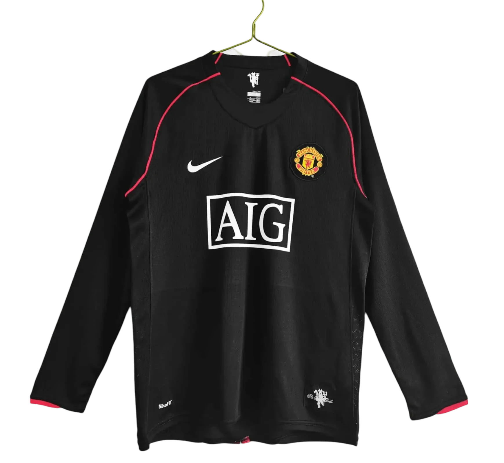 https://cdn.shopify.com/s/files/1/0826/7228/8075/files/20072008-manchester-united-aig-black-away-retro-kit-long-sleeves-classickits433-806125.webp?v=1741197743