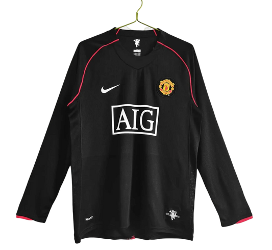 https://cdn.shopify.com/s/files/1/0826/7228/8075/files/20072008-manchester-united-aig-black-away-retro-kit-long-sleeves-classickits433-806125.webp?v=1741197743