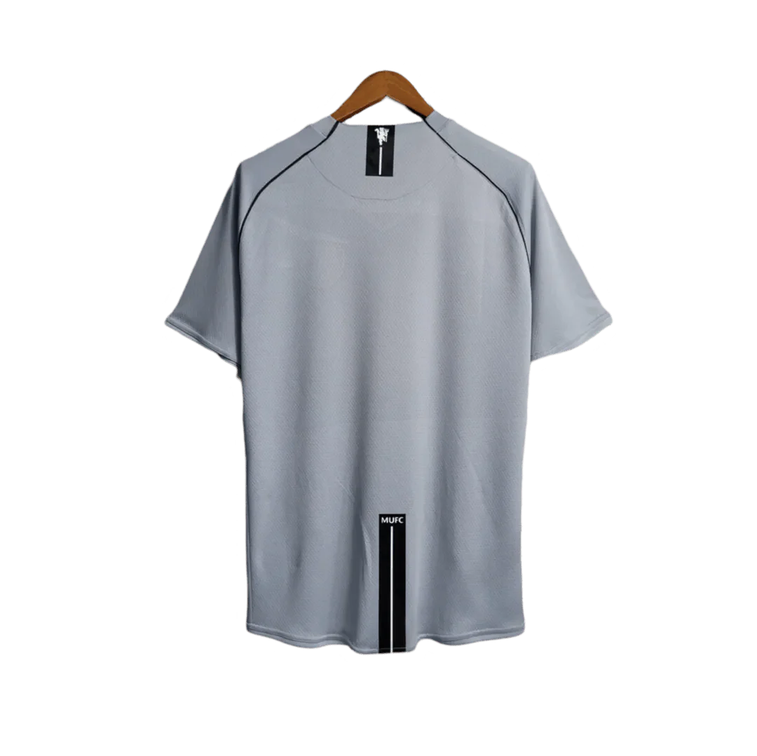 https://cdn.shopify.com/s/files/1/0826/7228/8075/files/20072008-manchester-united-aig-home-gray-goalkeeper-retro-kit-classickits433-321900.webp?v=1741197550