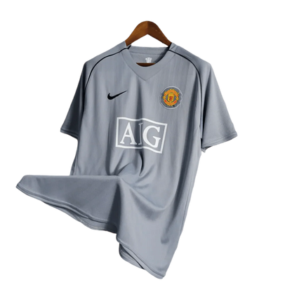 https://cdn.shopify.com/s/files/1/0826/7228/8075/files/20072008-manchester-united-aig-home-gray-goalkeeper-retro-kit-classickits433-504846.webp?v=1741197549