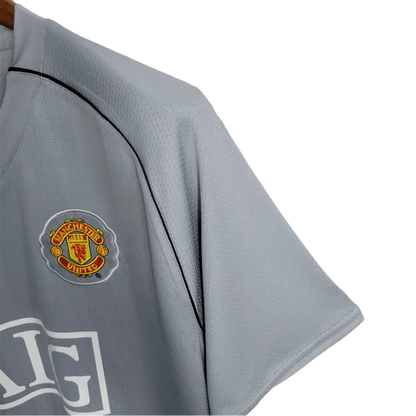 https://cdn.shopify.com/s/files/1/0826/7228/8075/files/20072008-manchester-united-aig-home-gray-goalkeeper-retro-kit-classickits433-660862.webp?v=1741197549