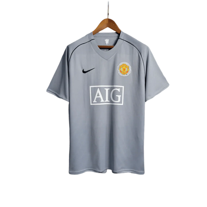 https://cdn.shopify.com/s/files/1/0826/7228/8075/files/20072008-manchester-united-aig-home-gray-goalkeeper-retro-kit-classickits433-789734.webp?v=1741197549