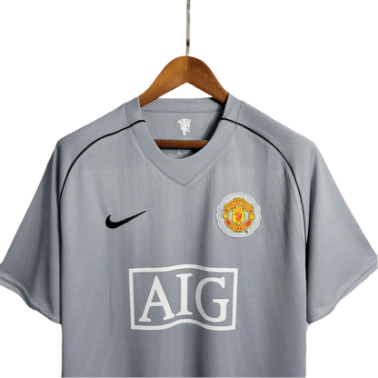 https://cdn.shopify.com/s/files/1/0826/7228/8075/files/20072008-manchester-united-aig-home-gray-goalkeeper-retro-kit-classickits433-955830.webp?v=1741197549