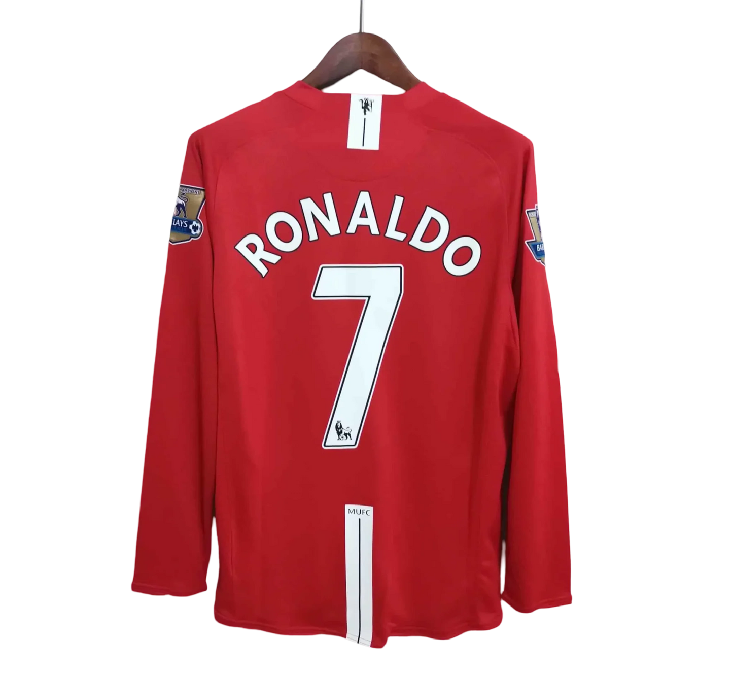 https://cdn.shopify.com/s/files/1/0826/7228/8075/files/20072008-manchester-united-aig-home-retro-kit-long-sleeve-classickits433-271468.webp?v=1741197740