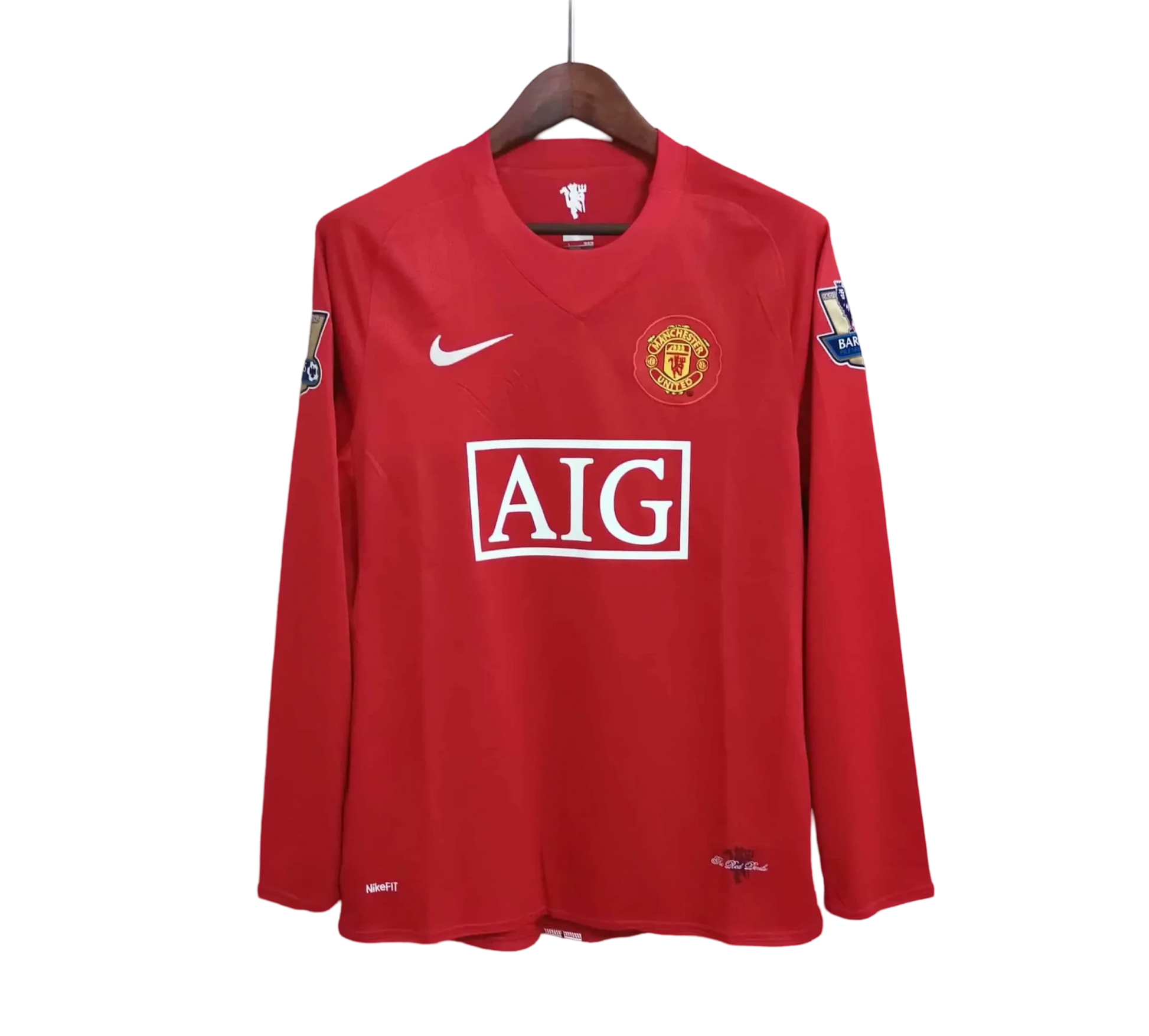 https://cdn.shopify.com/s/files/1/0826/7228/8075/files/20072008-manchester-united-aig-home-retro-kit-long-sleeve-classickits433-559612.webp?v=1741197741