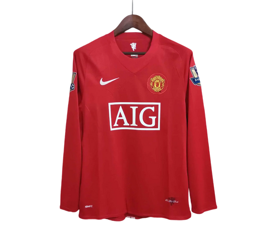 https://cdn.shopify.com/s/files/1/0826/7228/8075/files/20072008-manchester-united-aig-home-retro-kit-long-sleeve-classickits433-559612.webp?v=1741197741