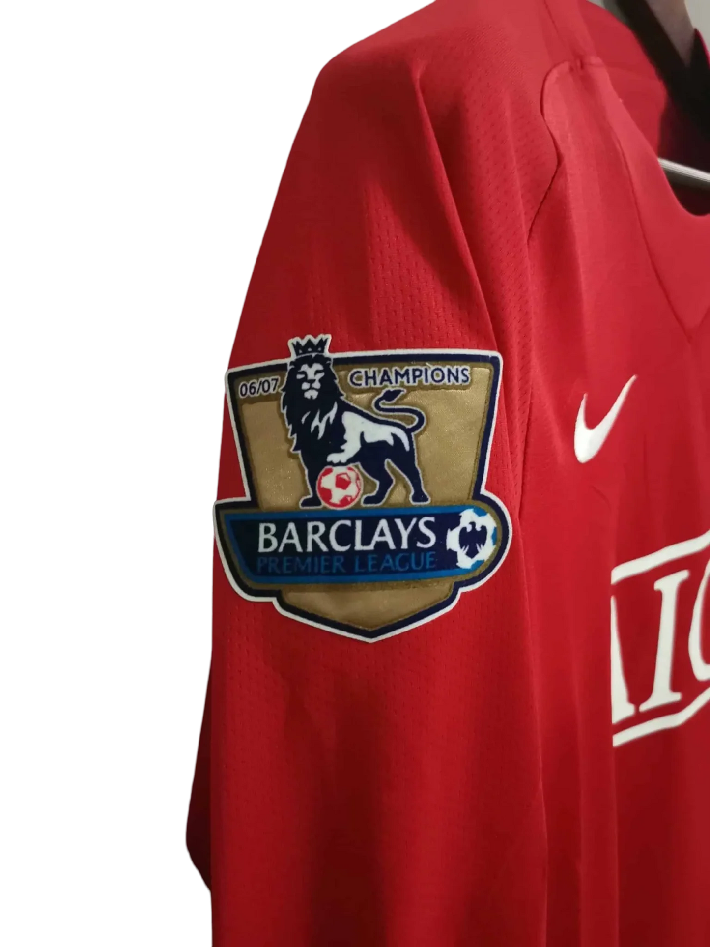 https://cdn.shopify.com/s/files/1/0826/7228/8075/files/20072008-manchester-united-aig-home-retro-kit-long-sleeve-classickits433-850470.webp?v=1741197743