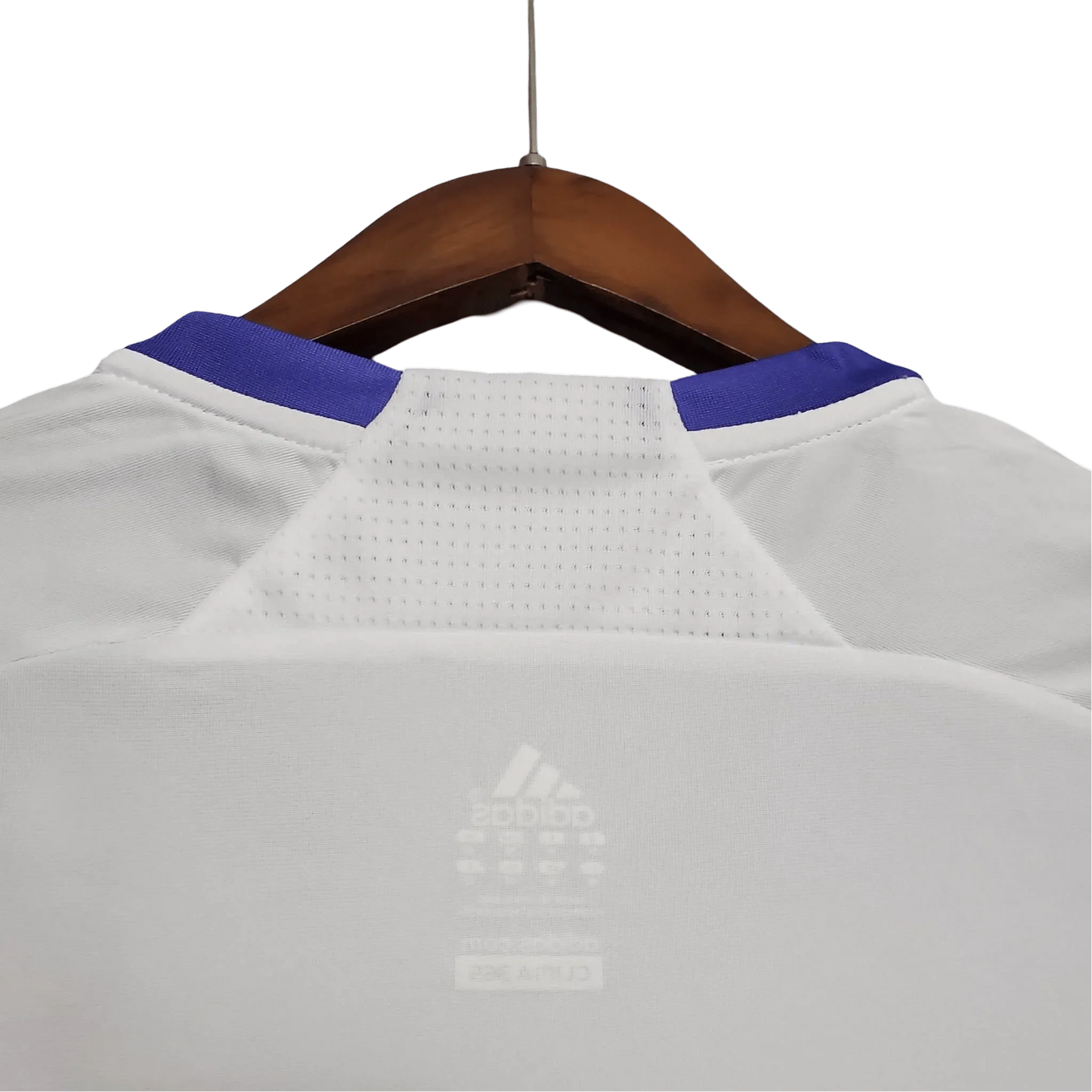 https://cdn.shopify.com/s/files/1/0826/7228/8075/files/20072008-real-madrid-bwin-home-retro-kit-413513.webp?v=1741197440