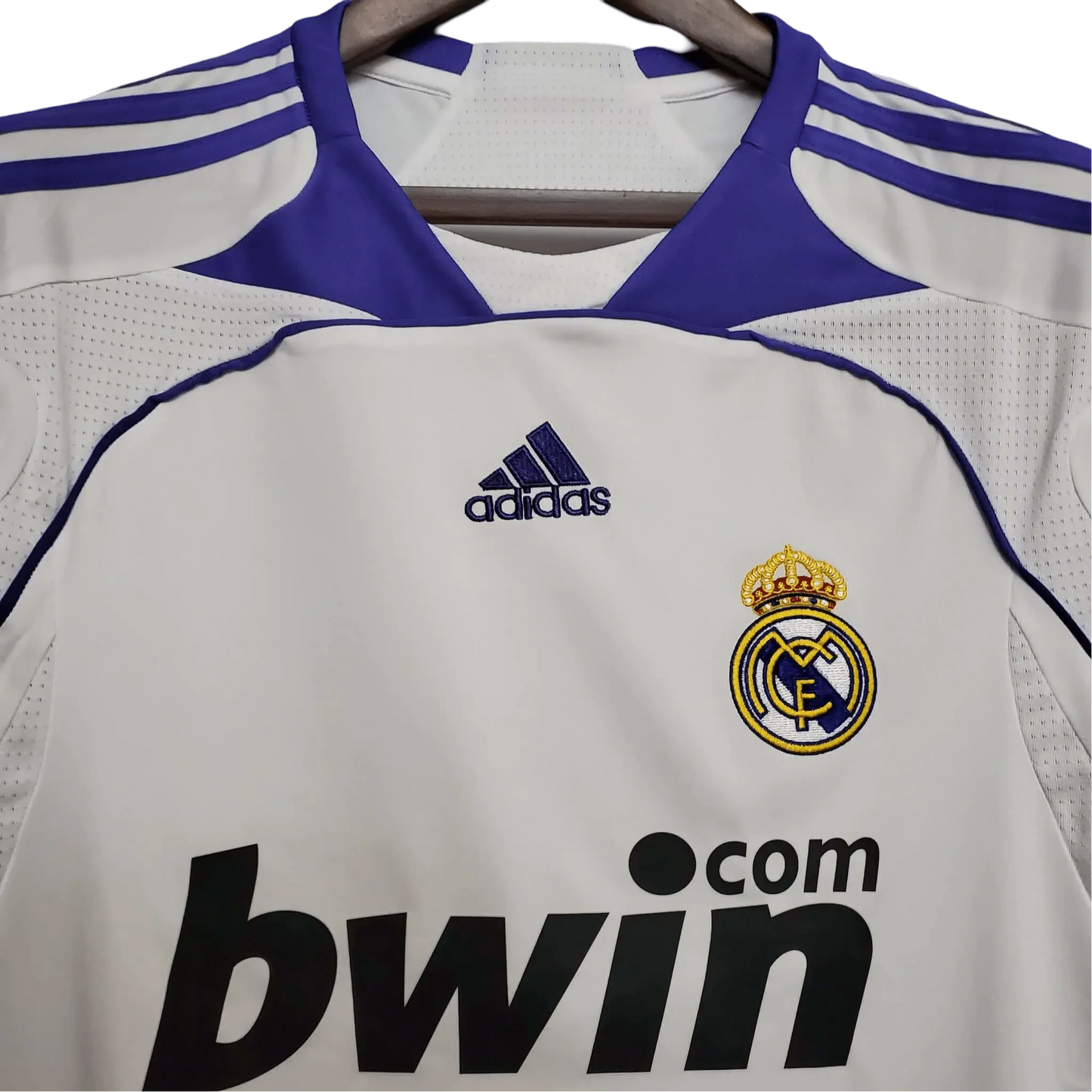 https://cdn.shopify.com/s/files/1/0826/7228/8075/files/20072008-real-madrid-bwin-home-retro-kit-684731.webp?v=1741197440