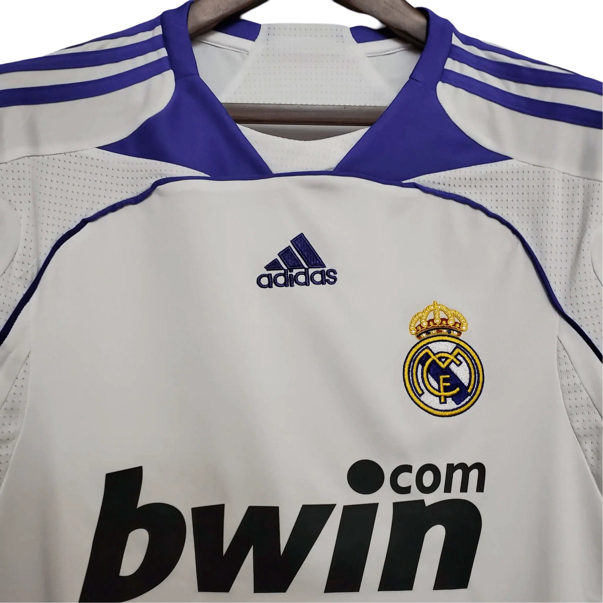 https://cdn.shopify.com/s/files/1/0826/7228/8075/files/20072008-real-madrid-bwin-home-retro-kit-684731.webp?v=1741197440
