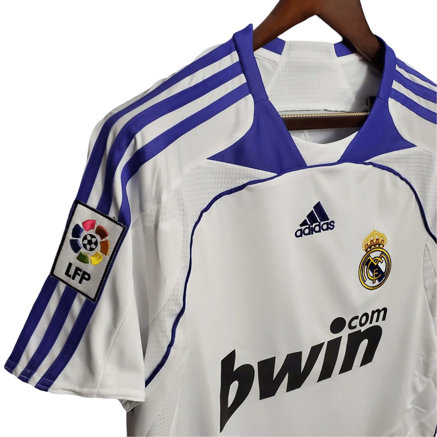 https://cdn.shopify.com/s/files/1/0826/7228/8075/files/20072008-real-madrid-bwin-home-retro-kit-869300.webp?v=1741197442