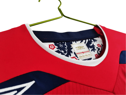 https://cdn.shopify.com/s/files/1/0826/7228/8075/files/2008-england-away-red-retro-kit-680428.webp?v=1741196952