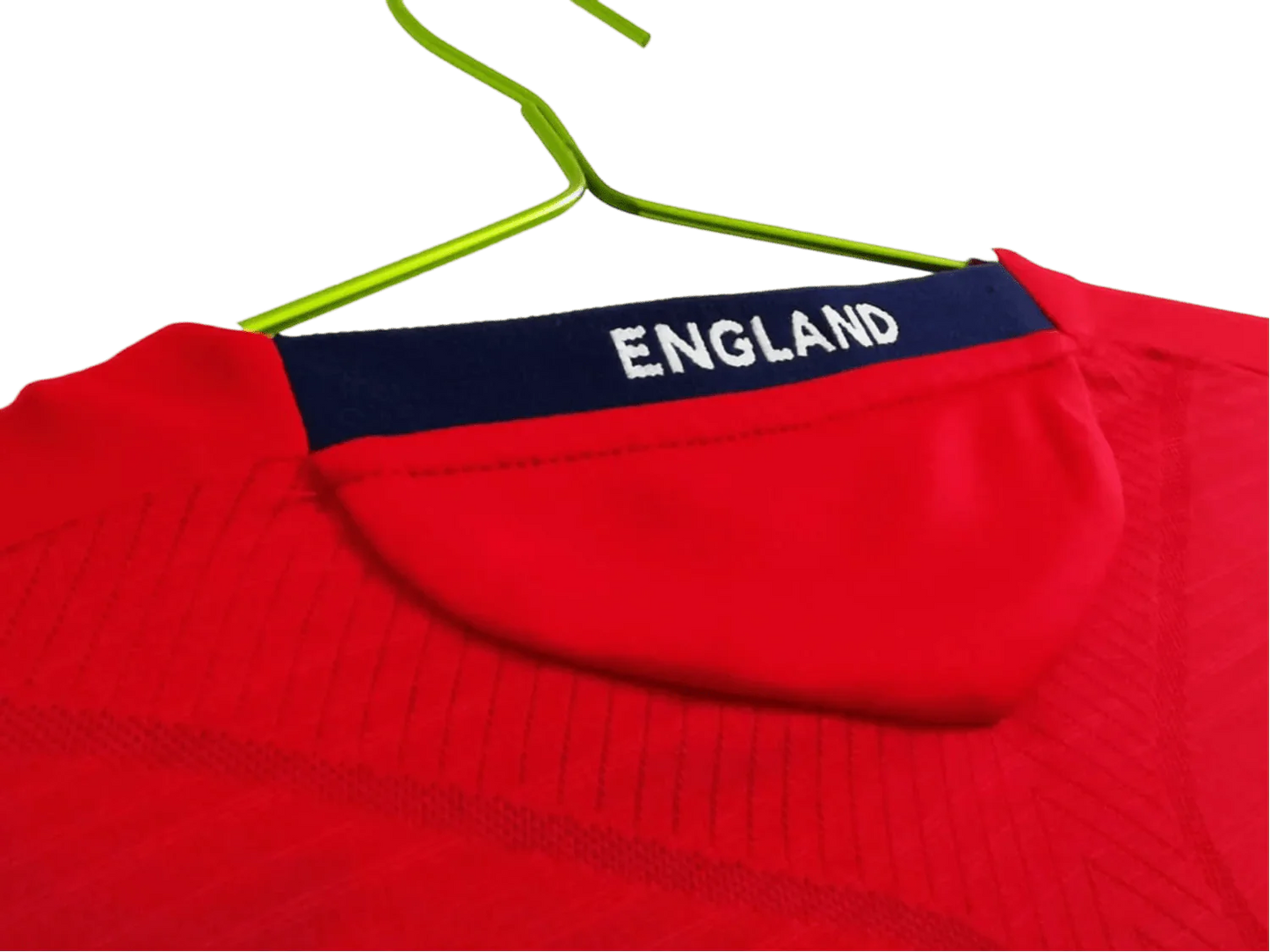 https://cdn.shopify.com/s/files/1/0826/7228/8075/files/2008-england-away-red-retro-kit-750736.webp?v=1741196952