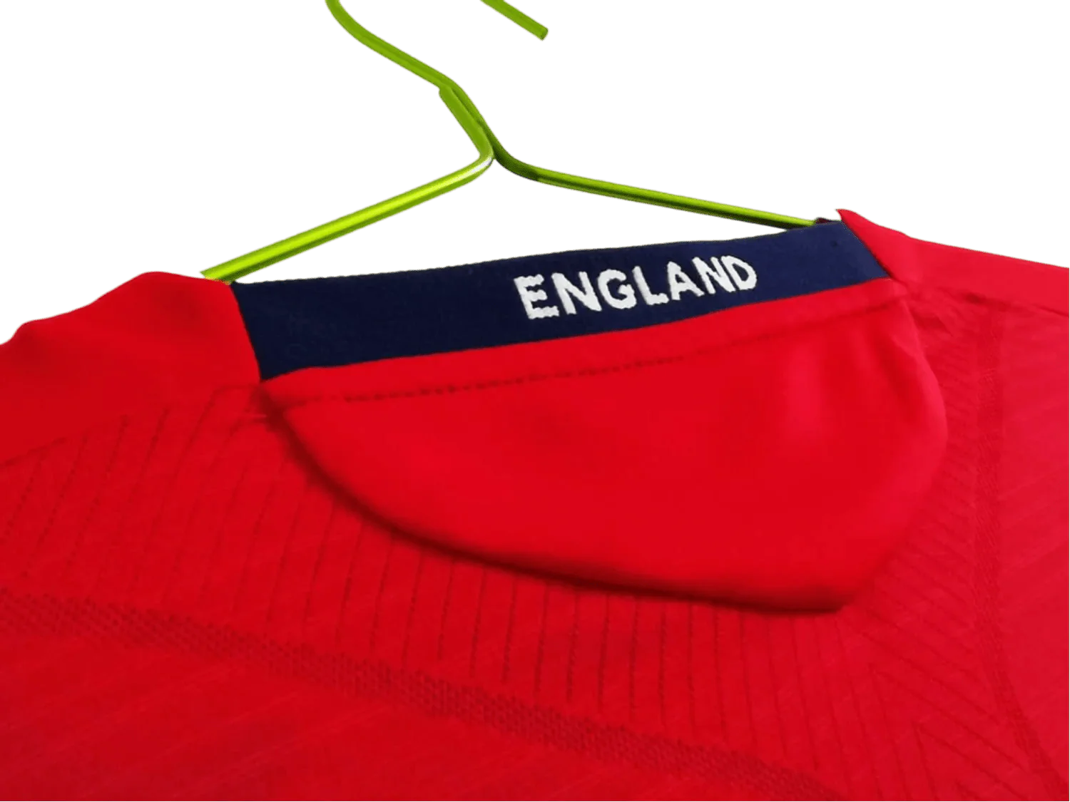 https://cdn.shopify.com/s/files/1/0826/7228/8075/files/2008-england-away-red-retro-kit-750736.webp?v=1741196952