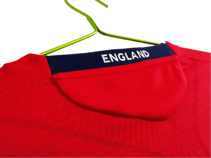 https://cdn.shopify.com/s/files/1/0826/7228/8075/files/2008-england-away-red-retro-kit-750736.webp?v=1741196952