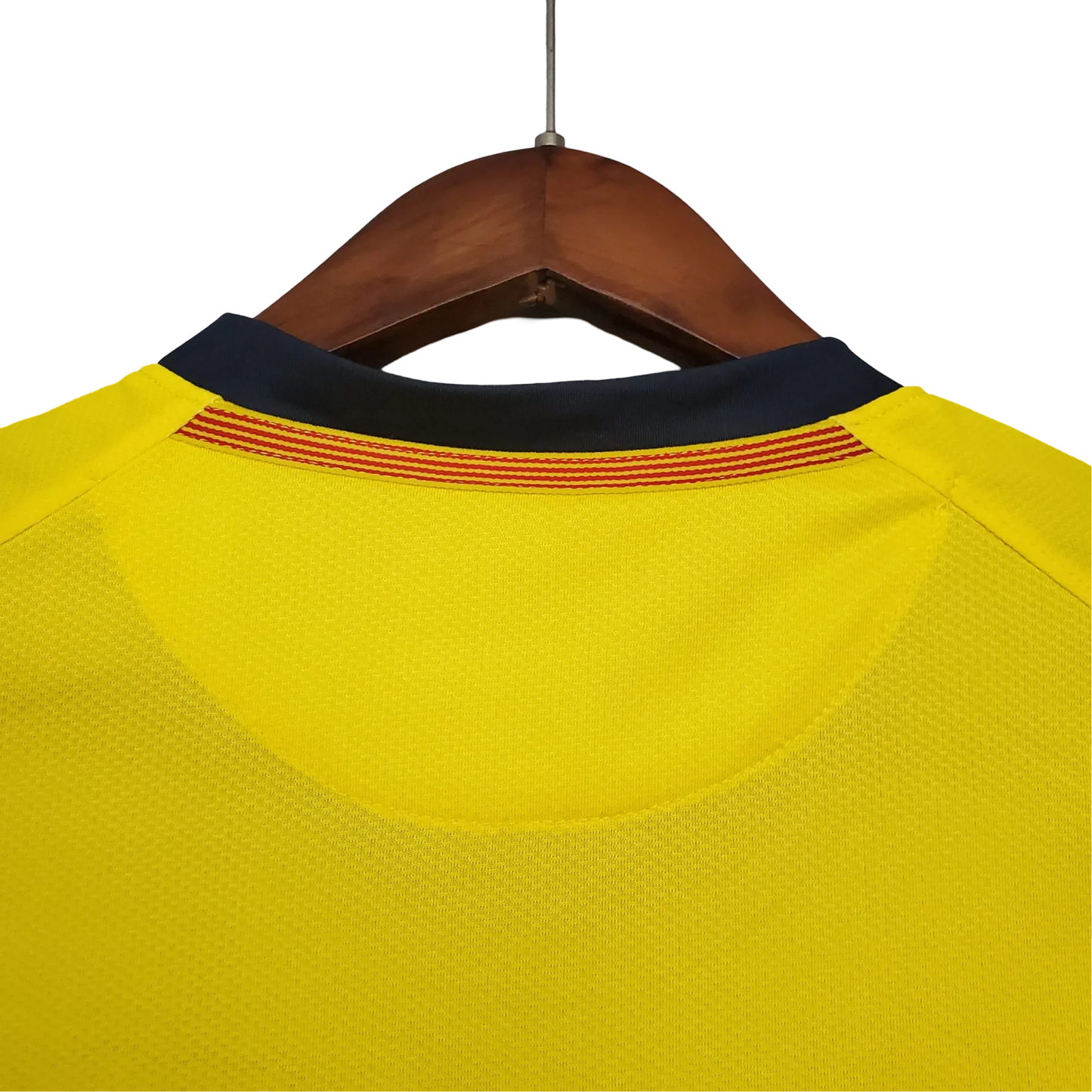 https://cdn.shopify.com/s/files/1/0826/7228/8075/files/20082009-fc-barcelona-unicef-away-retro-kit-classickits433-492532.webp?v=1741197545