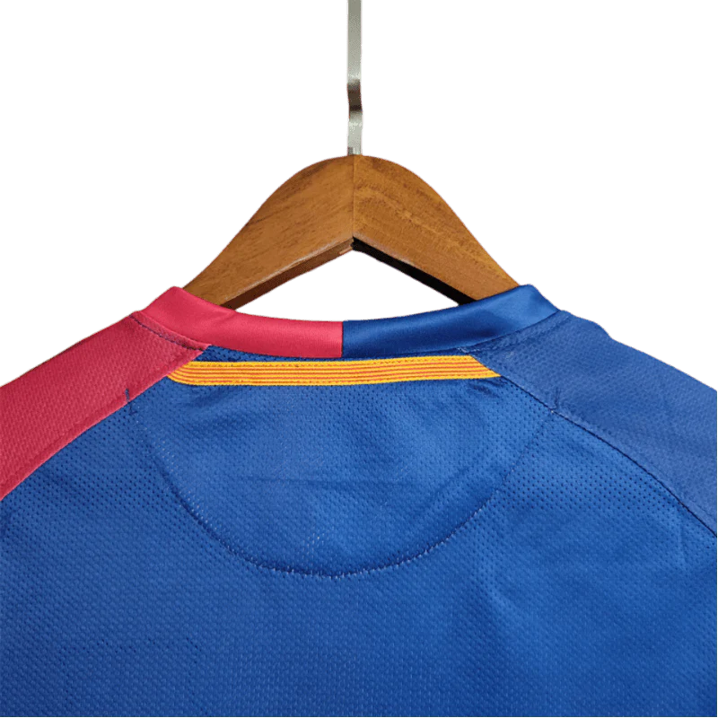https://cdn.shopify.com/s/files/1/0826/7228/8075/files/20082009-fc-barcelona-unicef-home-retro-kit-classickits433-363828.webp?v=1741199033